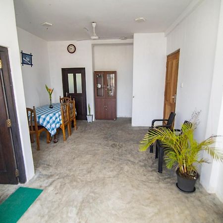 Aira Hotel Bussa Exterior photo