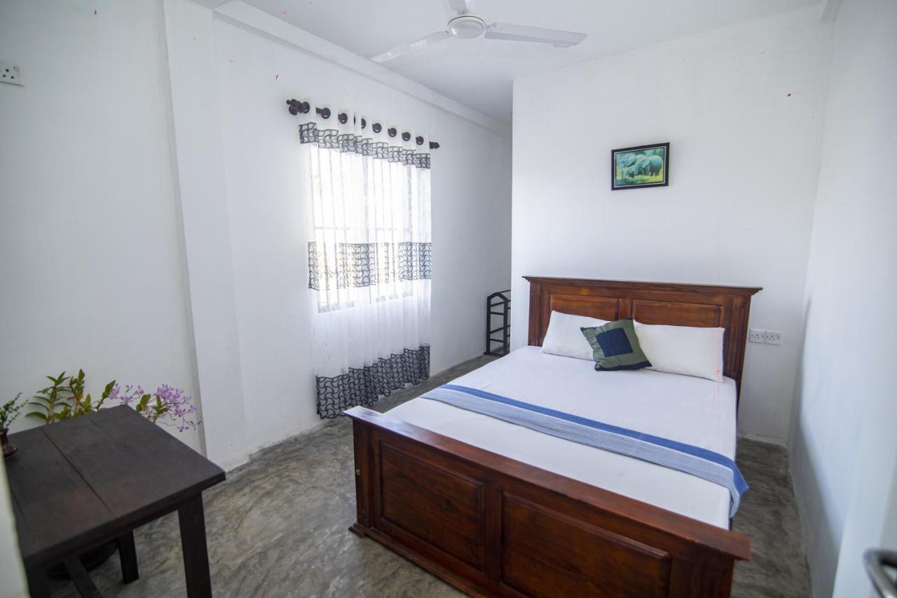 Aira Hotel Bussa Exterior photo