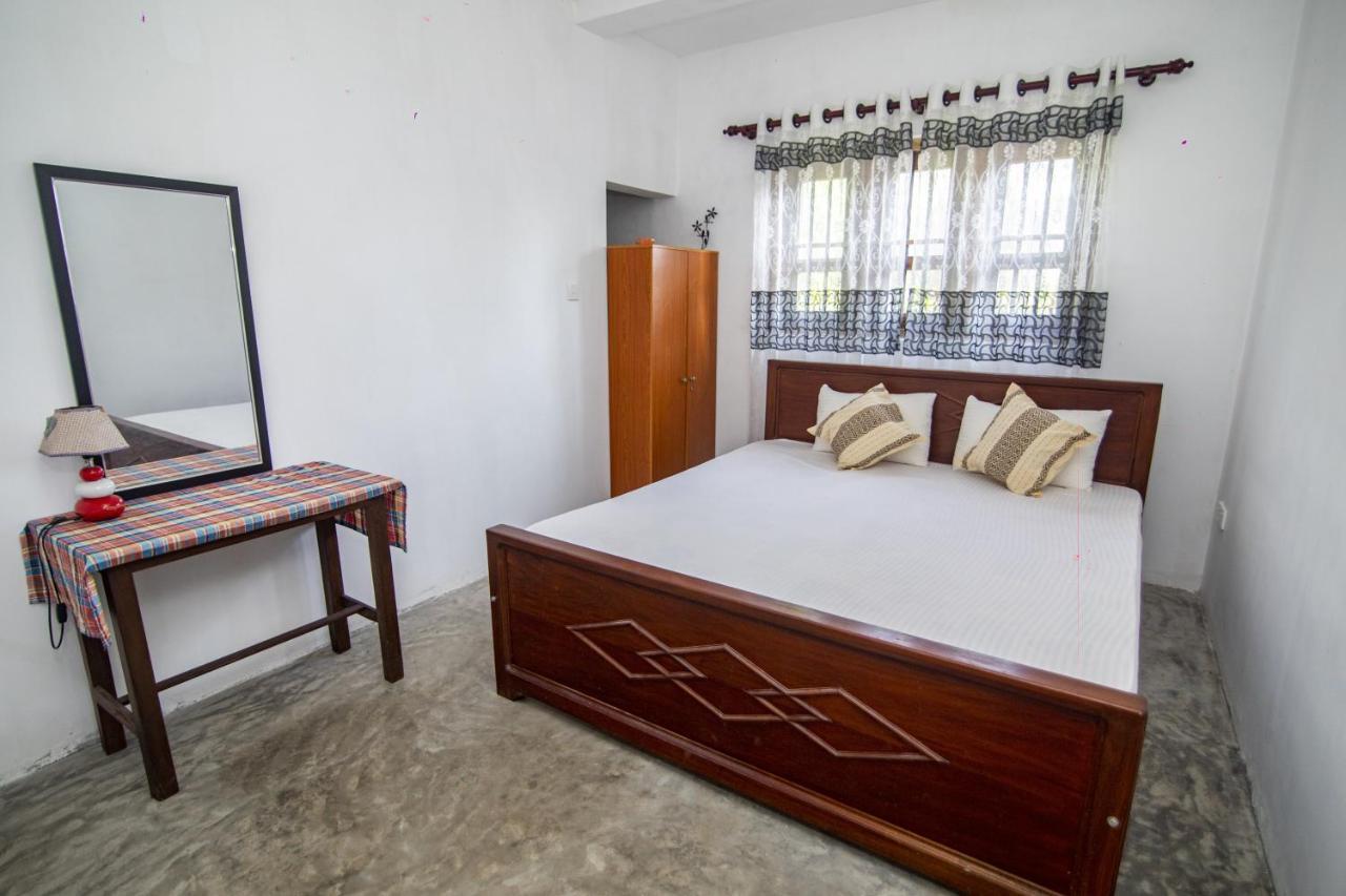 Aira Hotel Bussa Exterior photo